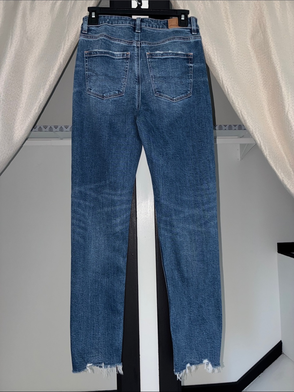 AE - Distressed High Rise Mom Jean - Picture 5 of 8